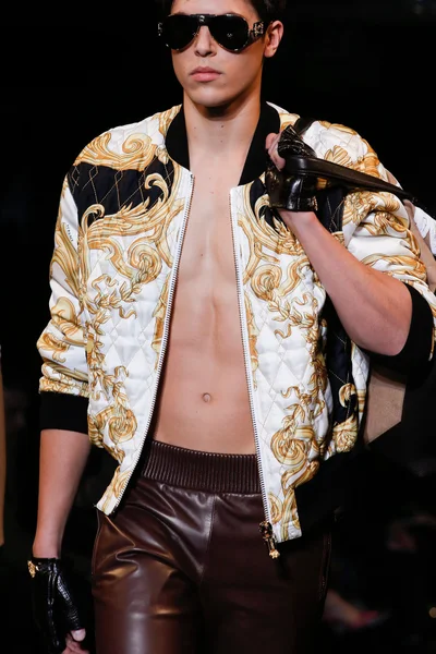 Look 19